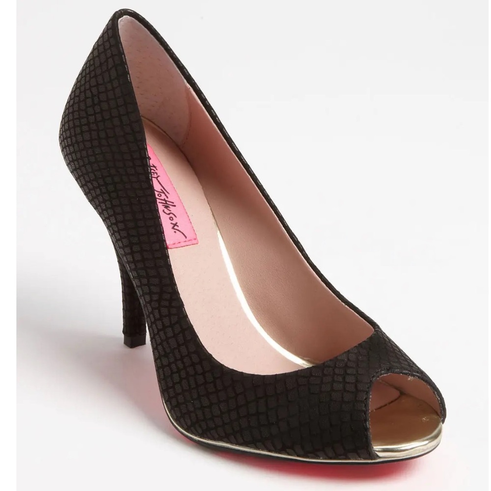 NWOT - Betsey Johnson Ponsay Pump / Betsey Johnson Black Pumps